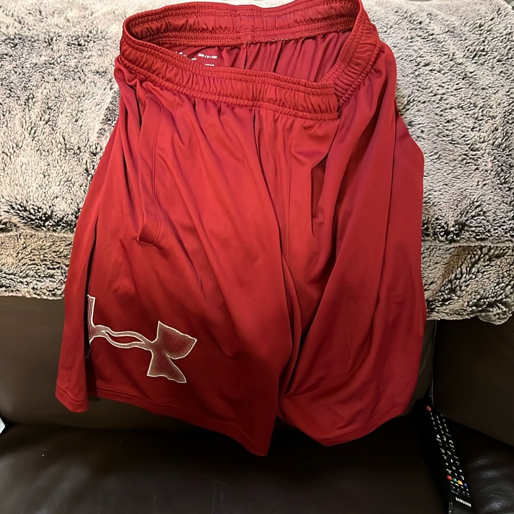 UA small men’s basketball shorts